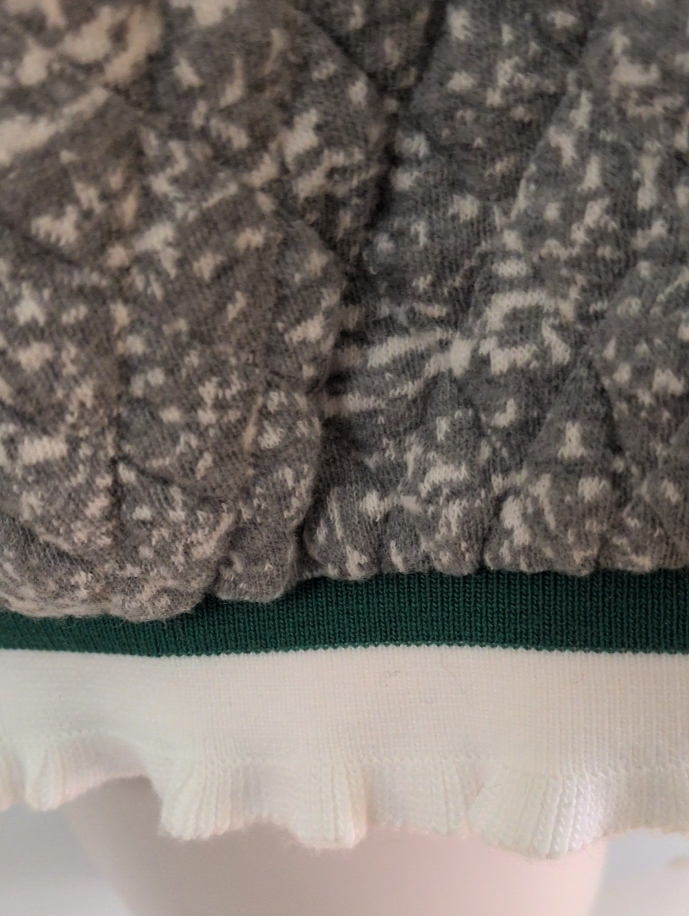VOY Quilted Puff Sleeve Top - Picture 3 of 8